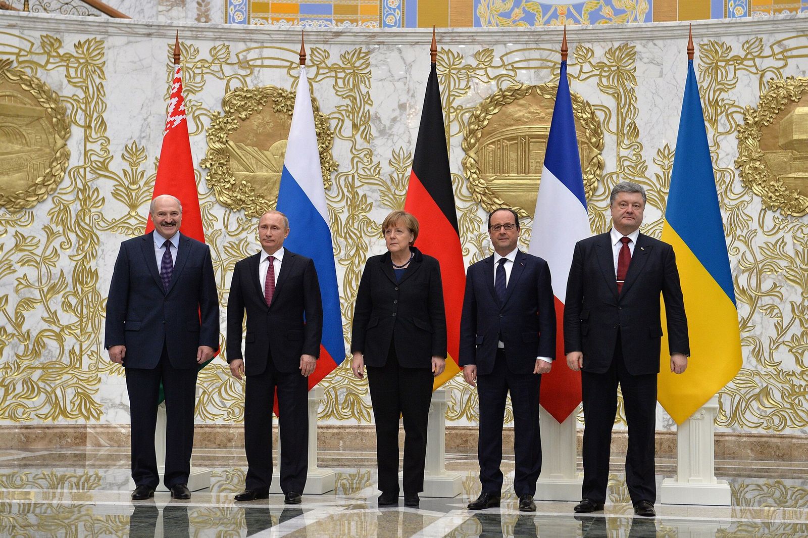 Five leaders standing in front of the flags of Belarus, Russia, Germany, France and Ukraine